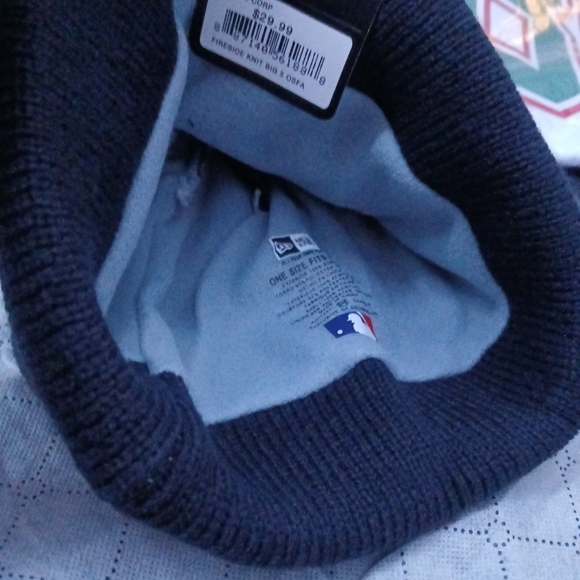 New York Yankees New Era beanie. Brand new. NWT - Picture 3 of 3